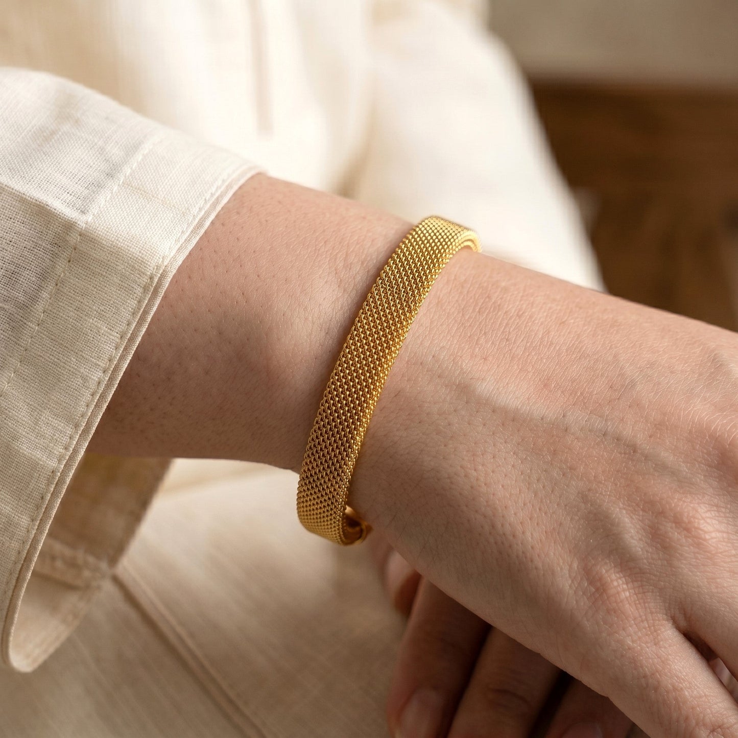 Comfortable Mesh C-Shaped Cuff - Stainless Steel