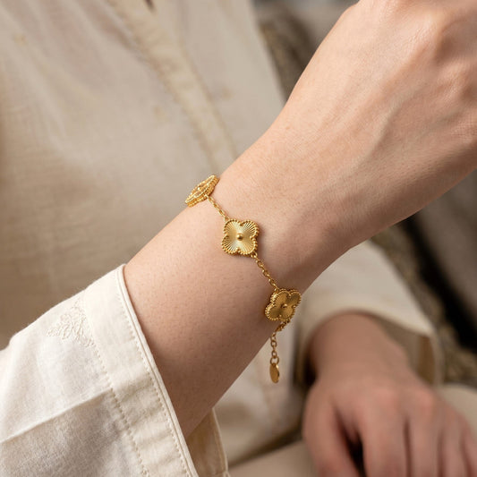 Golden clover Bracelet