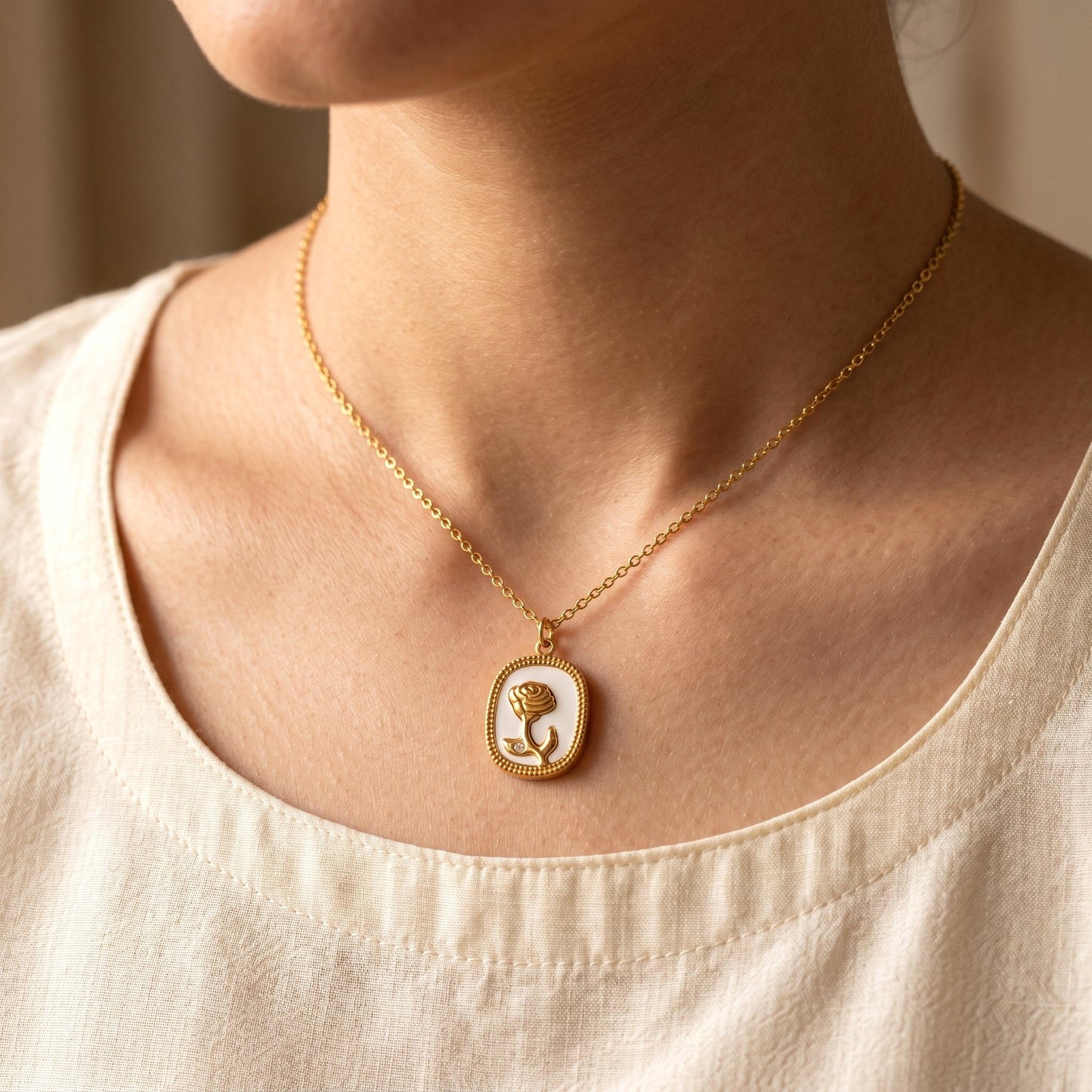 VINTAGE ROSE PENDANT